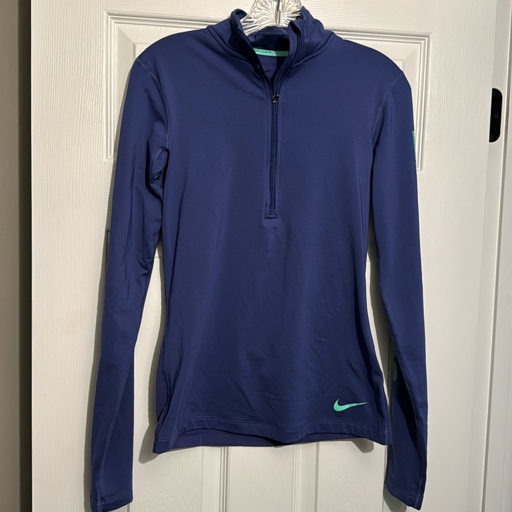 Nike women’s dry fit size small